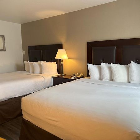 Quality Inn & Suites Everett Bagian luar foto