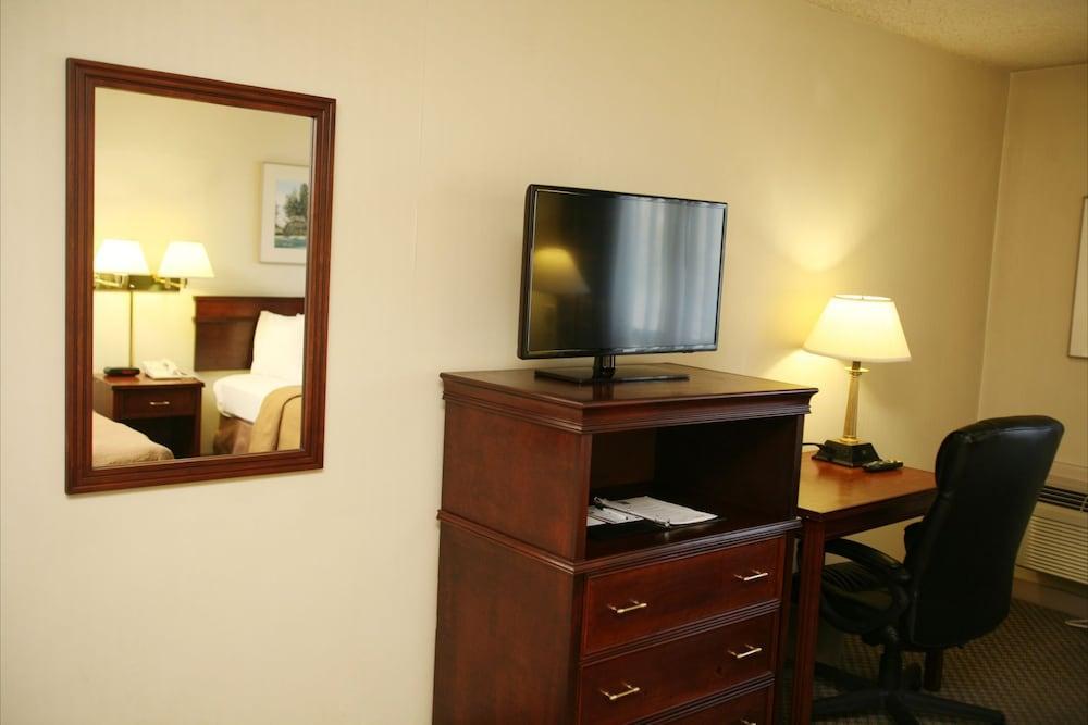 Quality Inn & Suites Everett Bagian luar foto