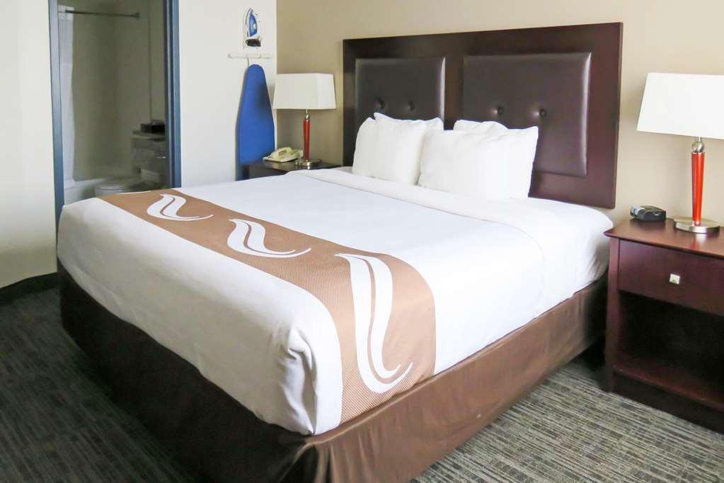 Quality Inn & Suites Everett Ruang foto