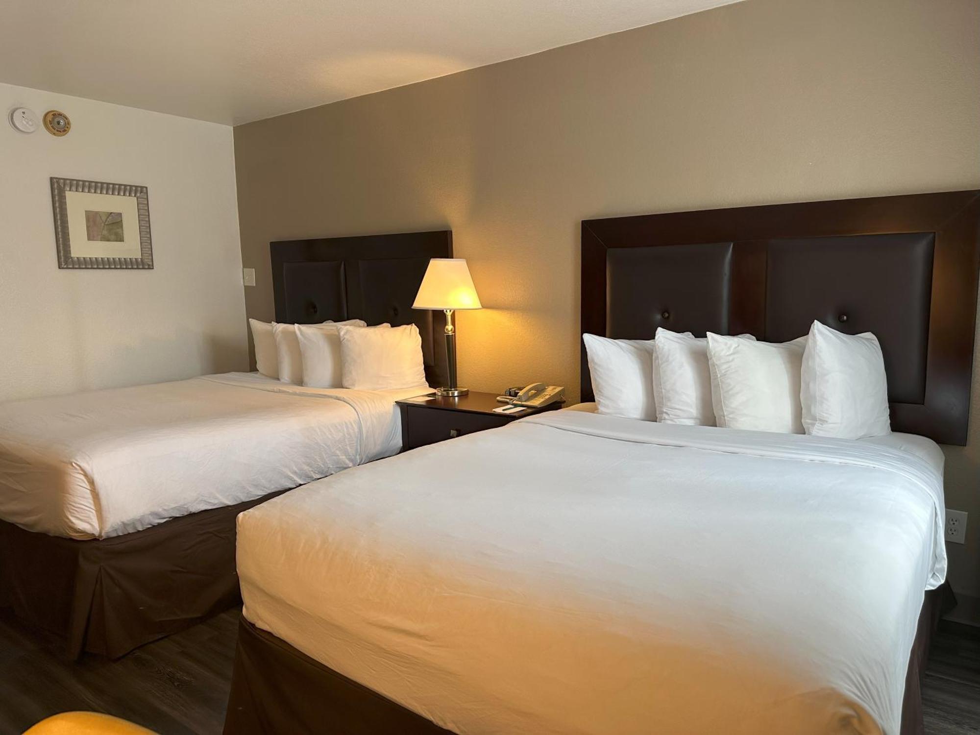 Quality Inn & Suites Everett Bagian luar foto