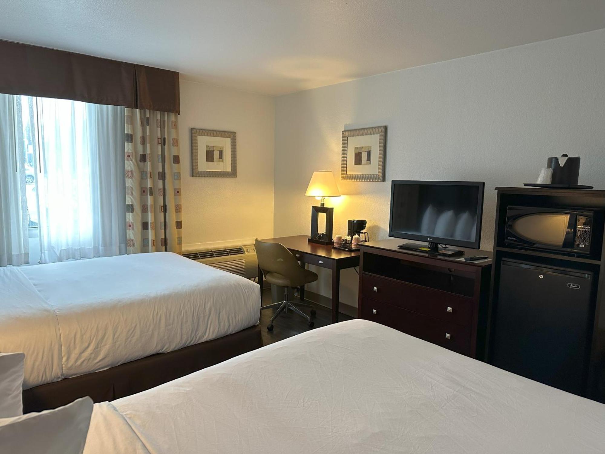 Quality Inn & Suites Everett Bagian luar foto