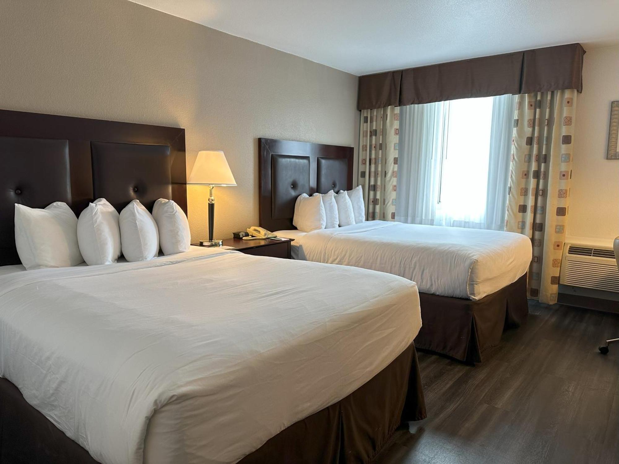 Quality Inn & Suites Everett Bagian luar foto