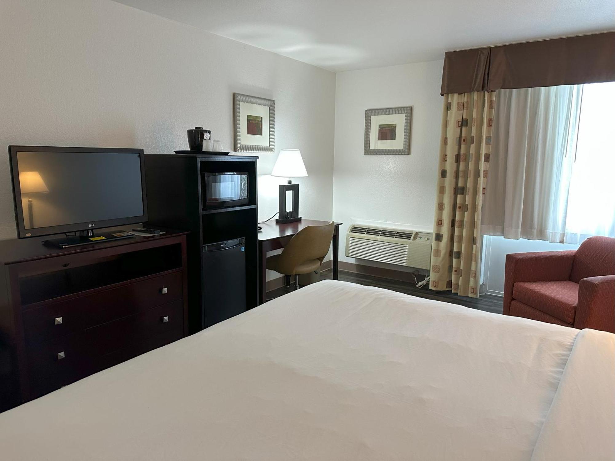 Quality Inn & Suites Everett Bagian luar foto