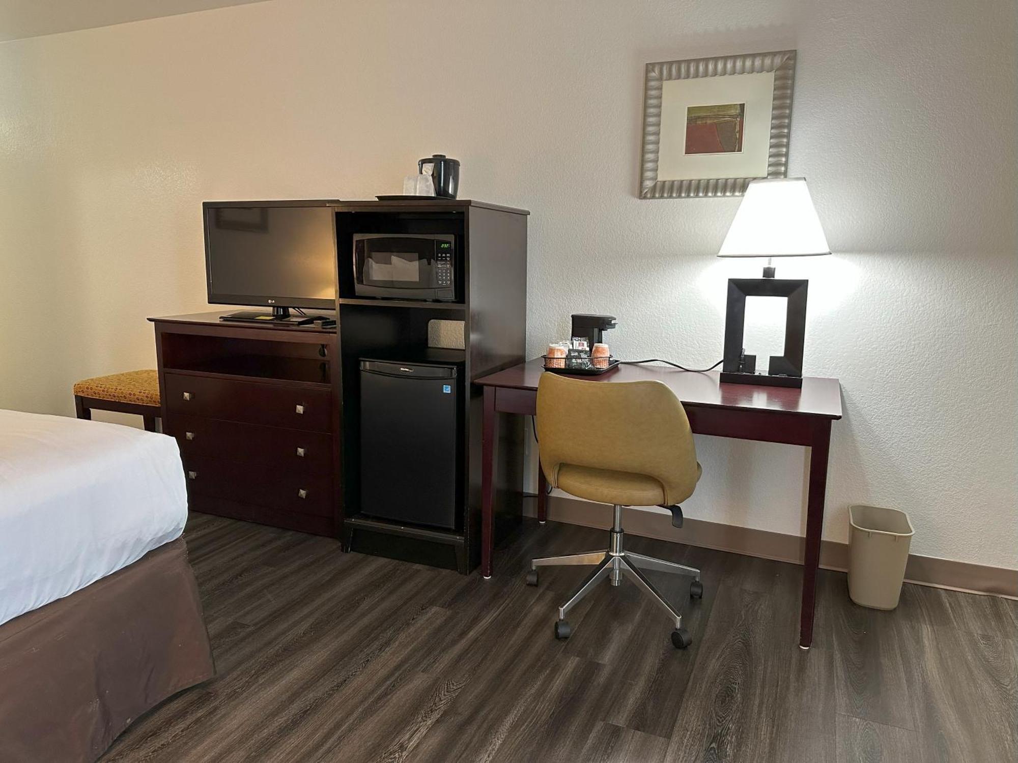 Quality Inn & Suites Everett Bagian luar foto