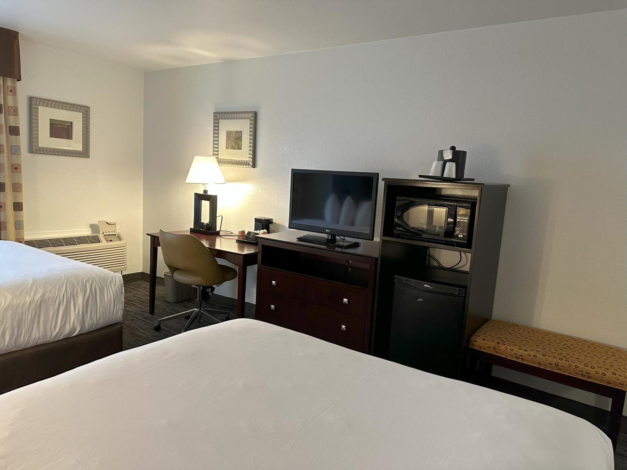 Quality Inn & Suites Everett Bagian luar foto