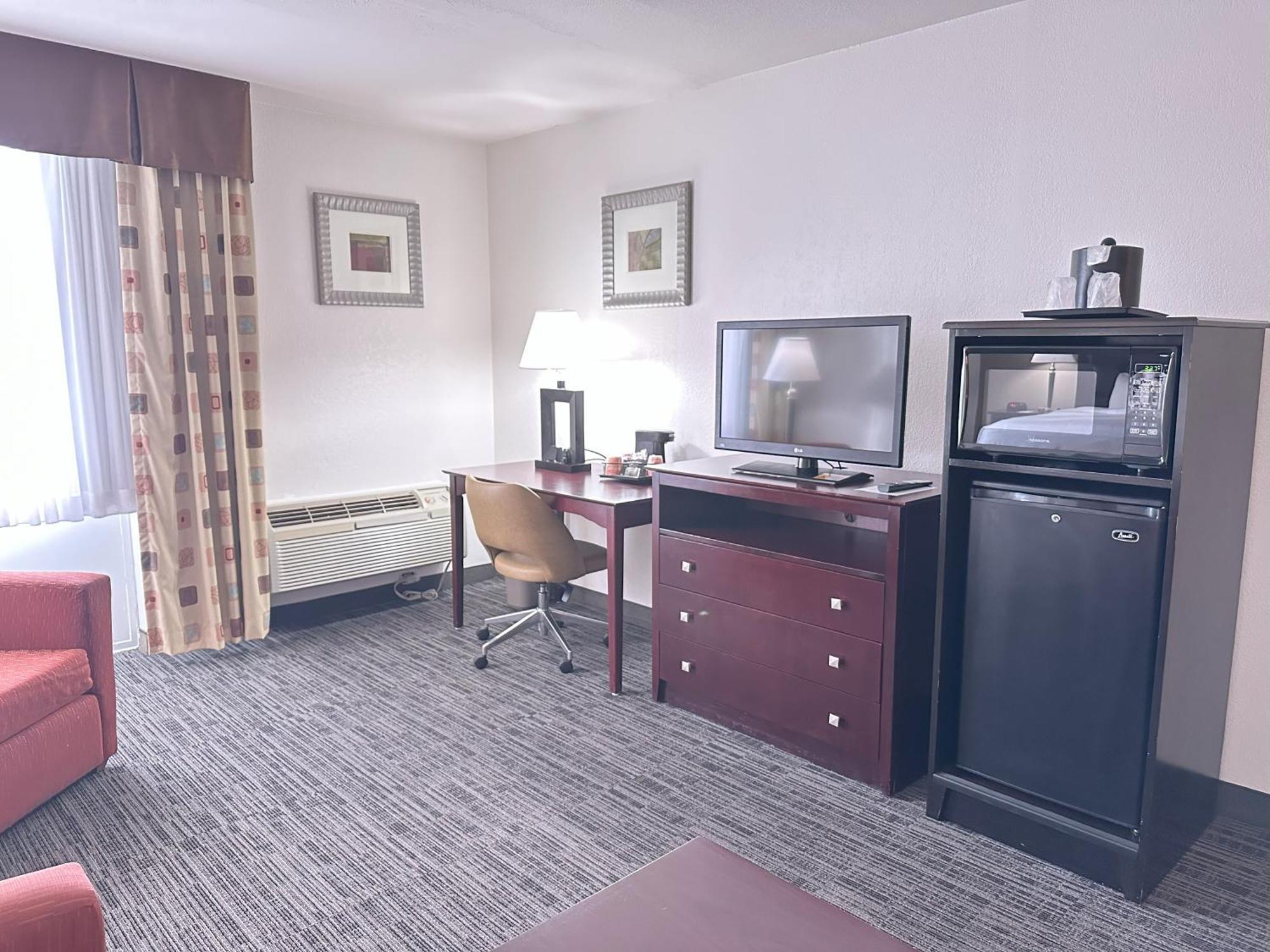 Quality Inn & Suites Everett Bagian luar foto