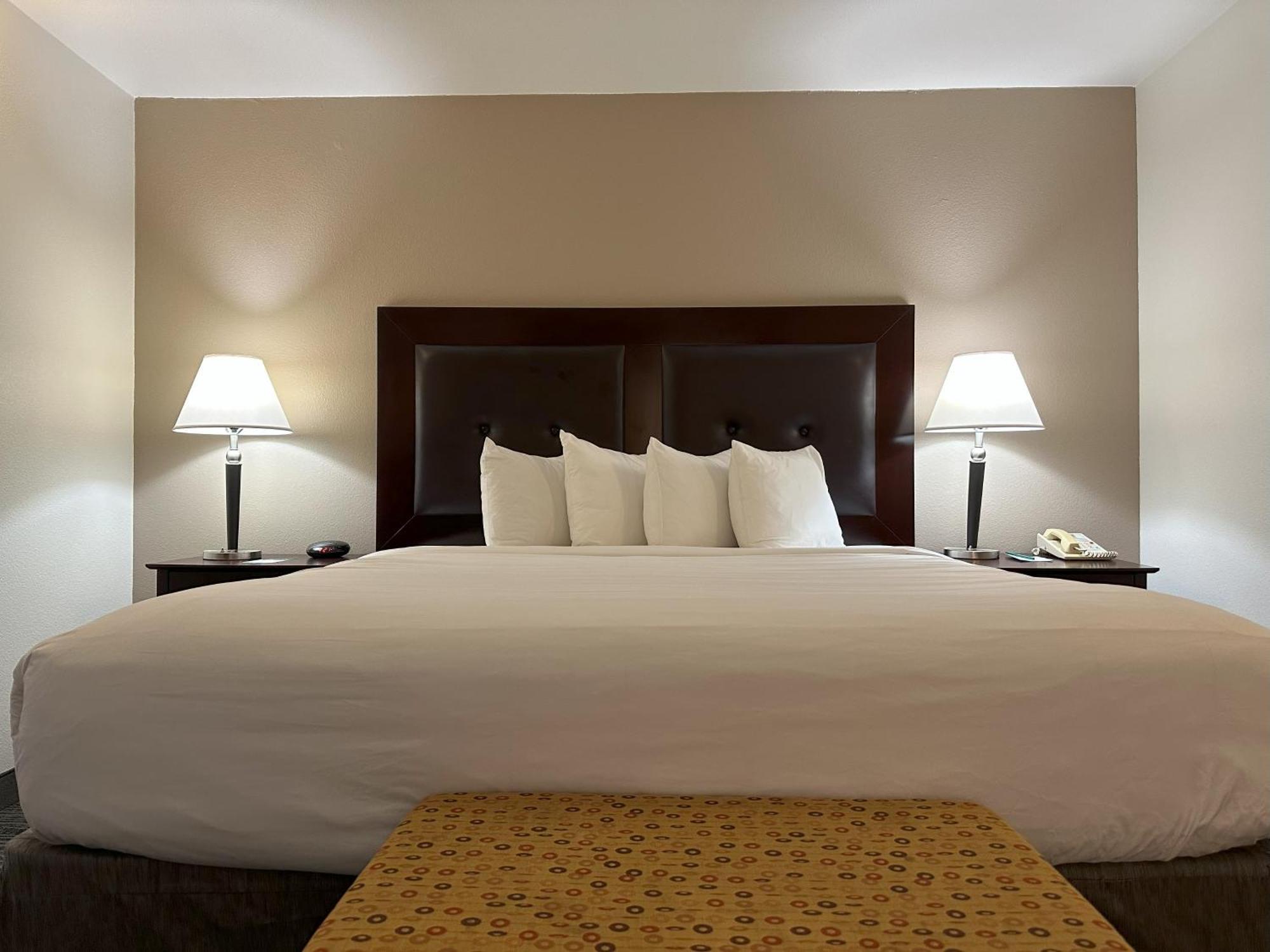 Quality Inn & Suites Everett Bagian luar foto