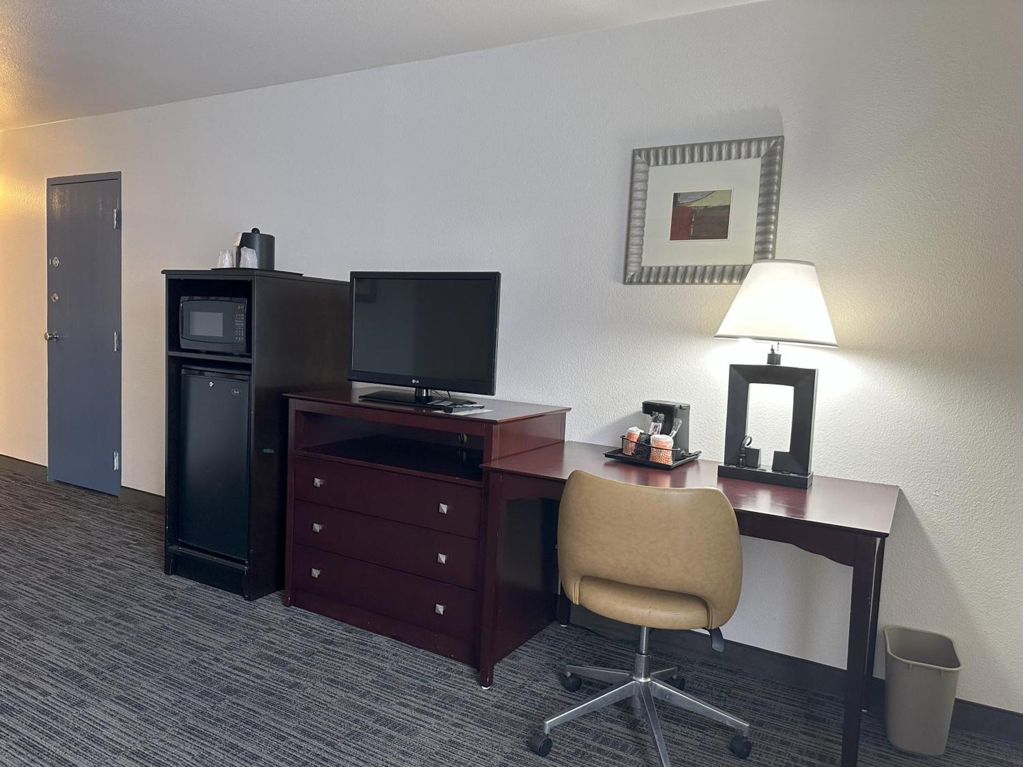Quality Inn & Suites Everett Bagian luar foto