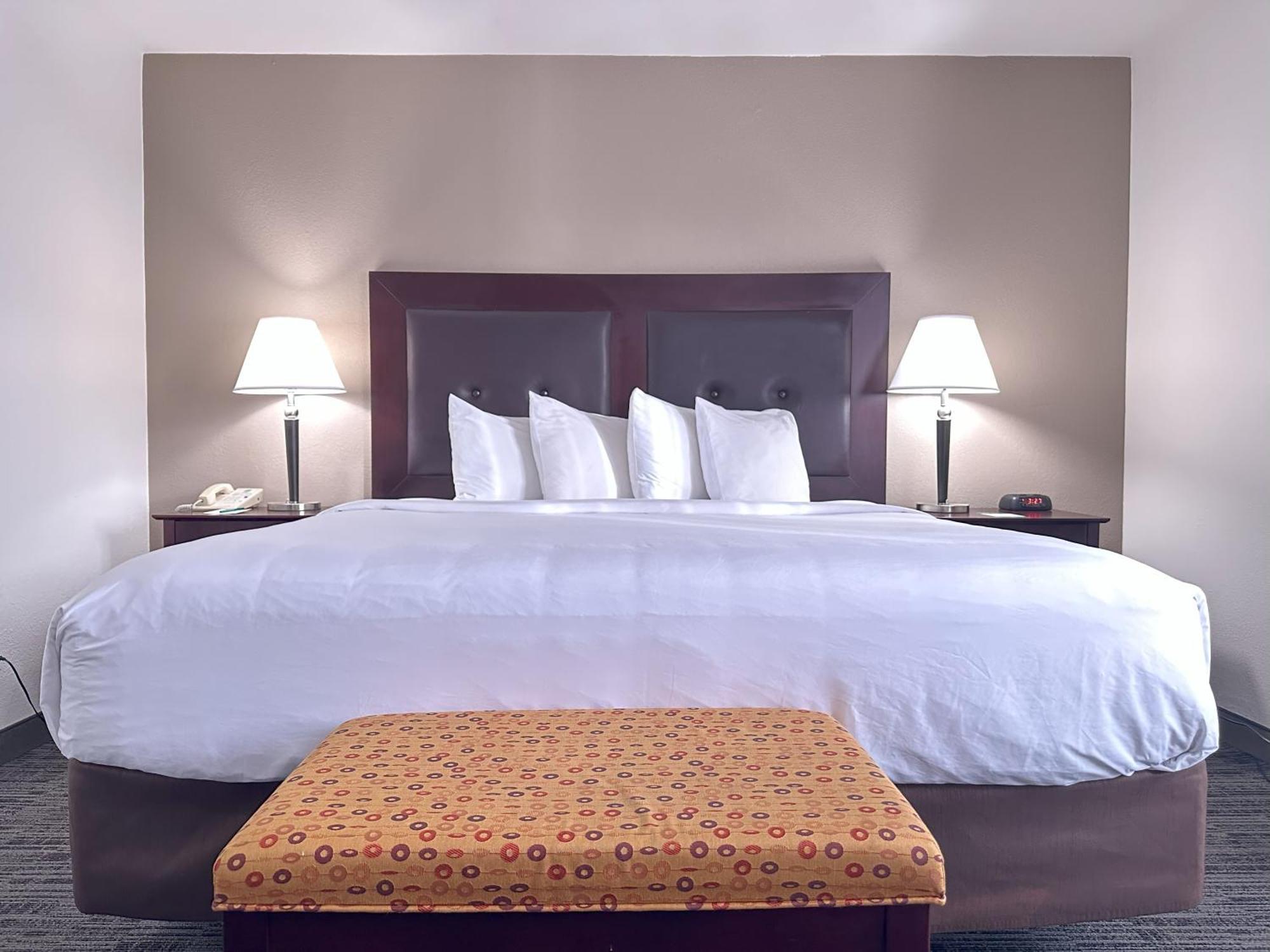 Quality Inn & Suites Everett Bagian luar foto