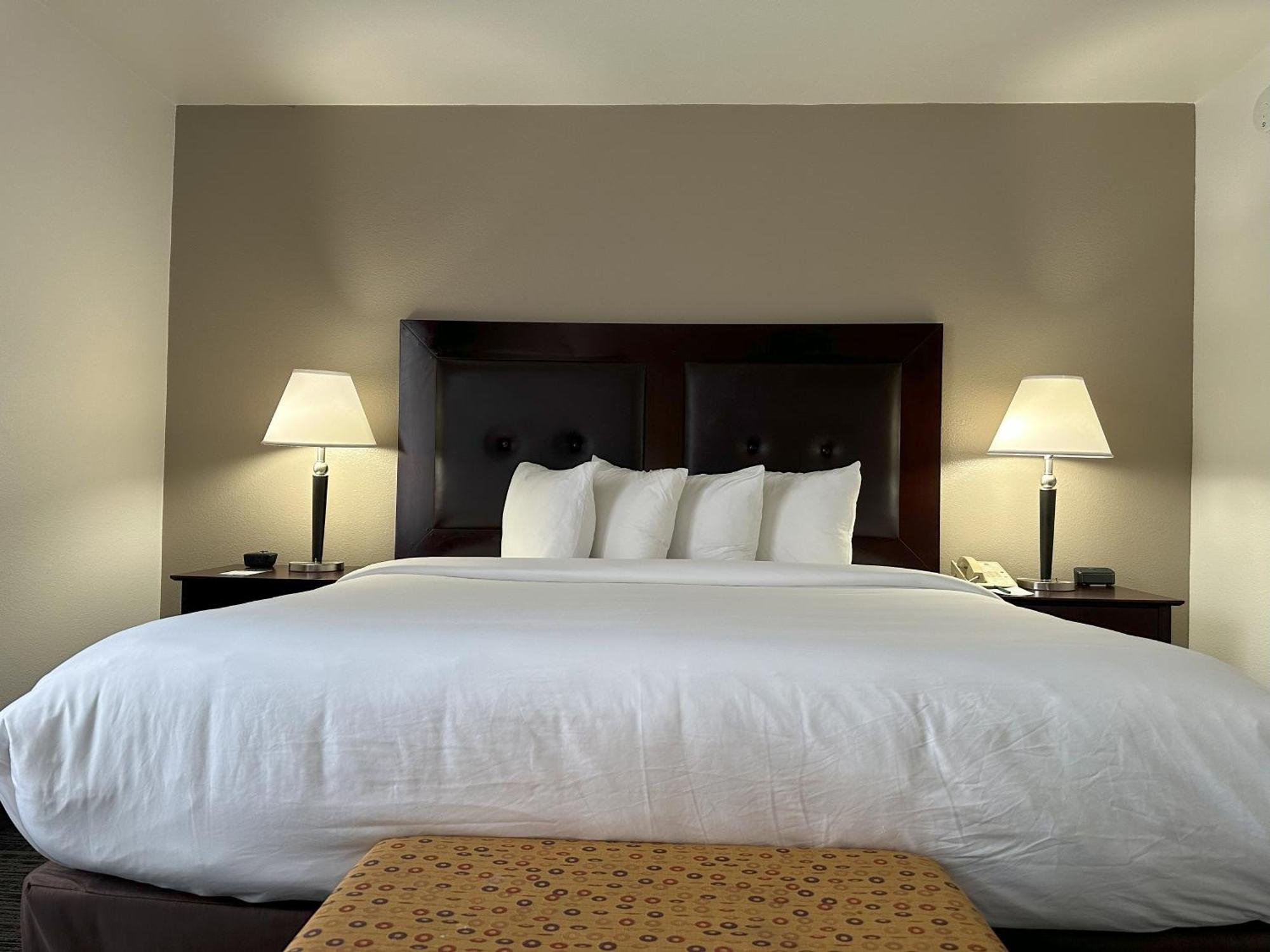 Quality Inn & Suites Everett Bagian luar foto