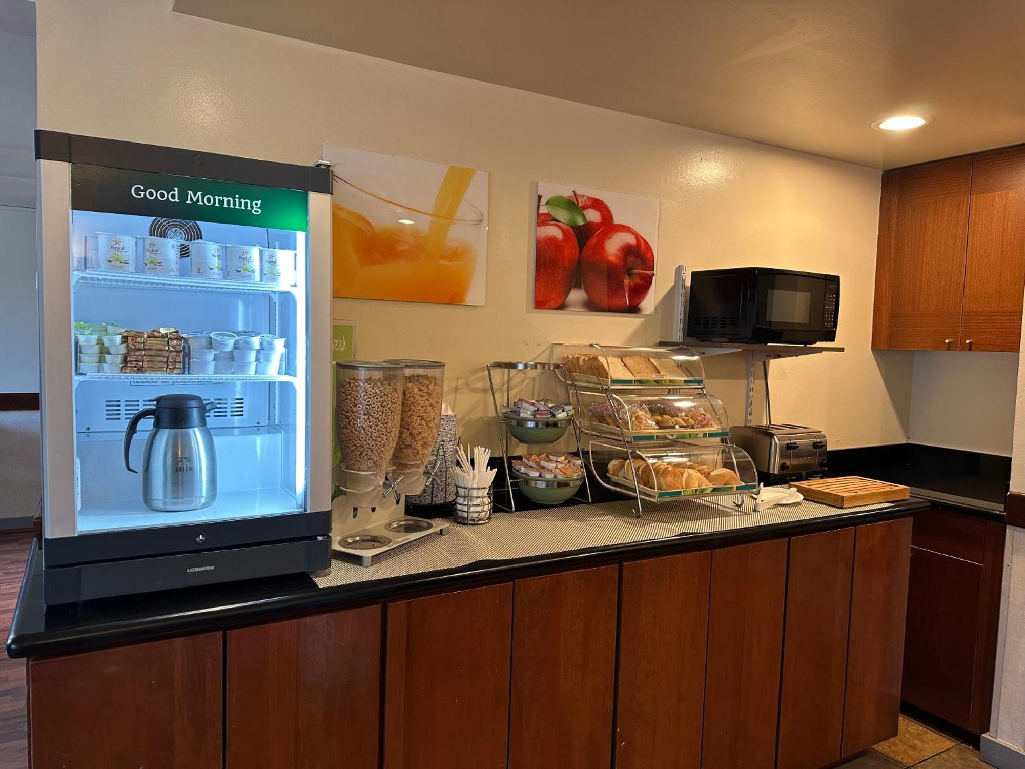 Quality Inn & Suites Everett Bagian luar foto
