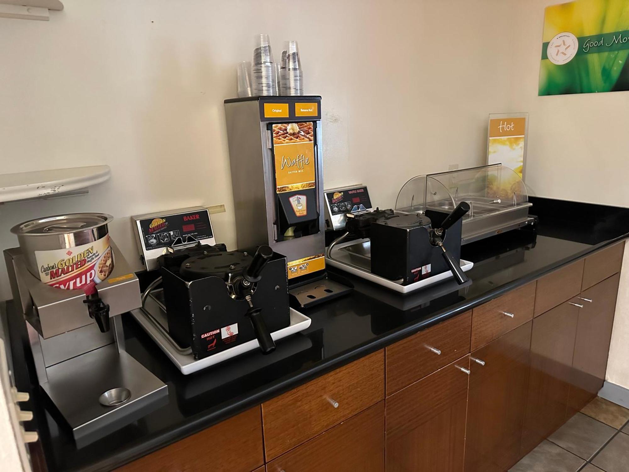Quality Inn & Suites Everett Bagian luar foto