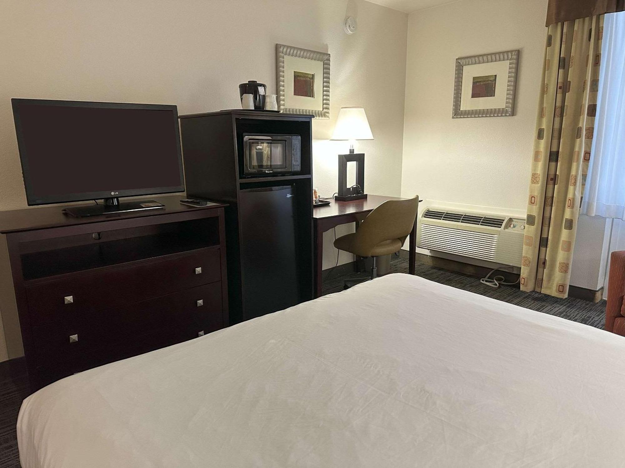 Quality Inn & Suites Everett Bagian luar foto