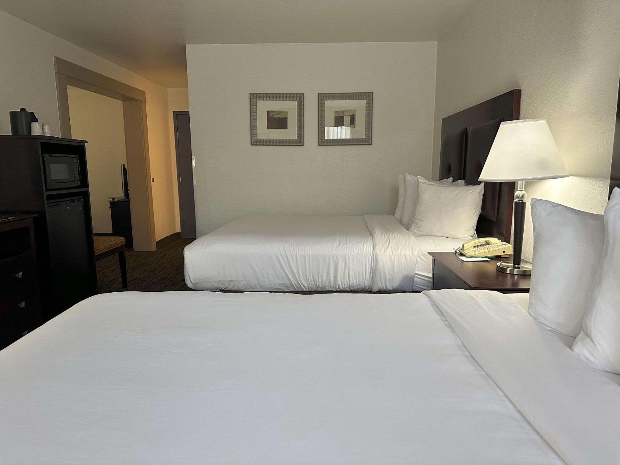 Quality Inn & Suites Everett Bagian luar foto